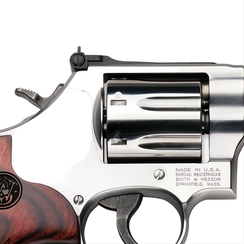 Smith & Wesson Model 686 Deluxe